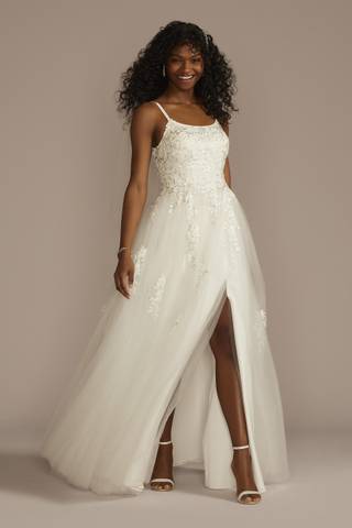 Picture of Scoop Back Lace Applique Tulle Wedding Dress